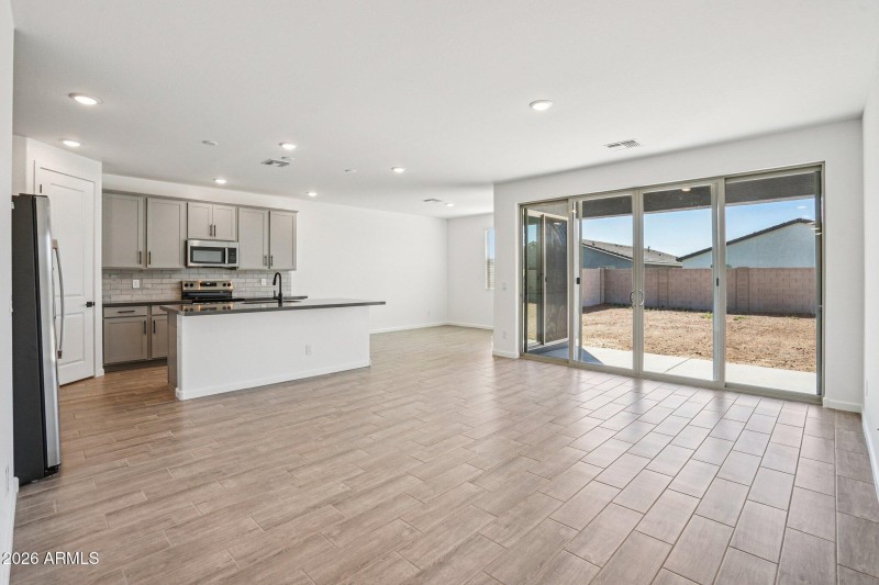 7-web-or-mls-W Camden Ave-S0703-007