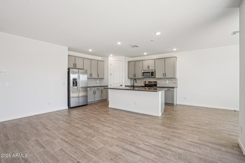 8-web-or-mls-W Camden Ave-S0703-008