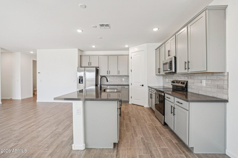 9-web-or-mls-W Camden Ave-S0703-009