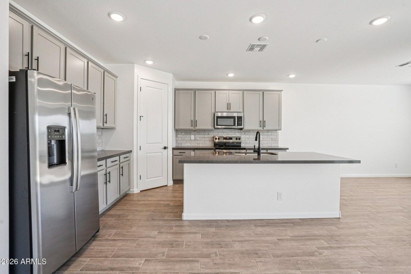 11-web-or-mls-W Camden Ave-S0703-011