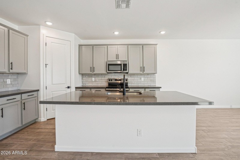 12-web-or-mls-W Camden Ave-S0703-012