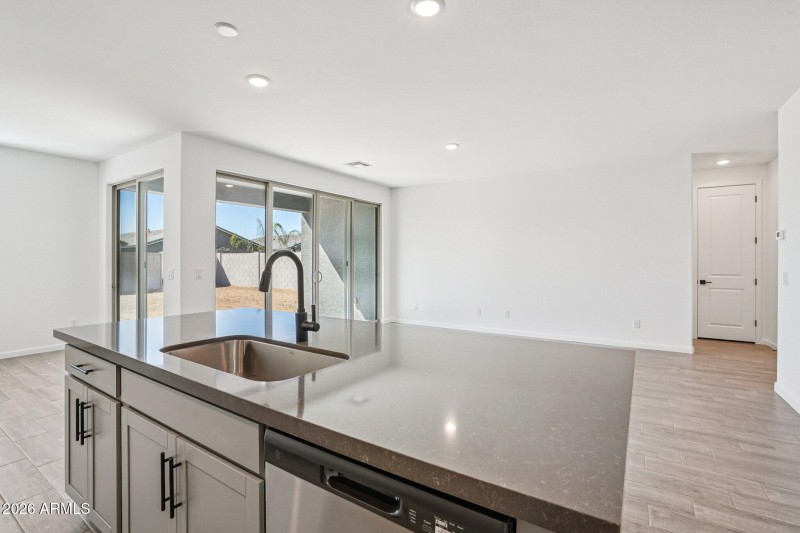 13-web-or-mls-W Camden Ave-S0703-013