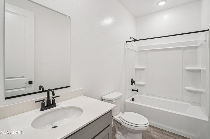 21-web-or-mls-W Camden Ave-S0703-021
