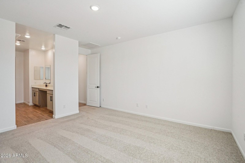 27-web-or-mls-W Camden Ave-S0703-027