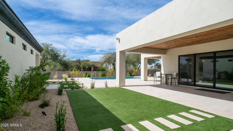 31388 Daylight Exterior Photos-9