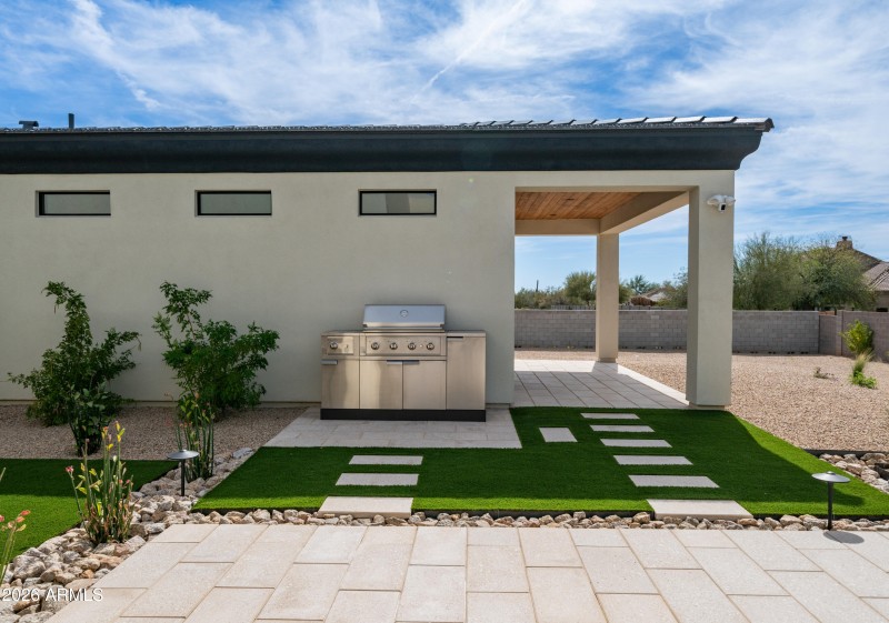 31388 Daylight Exterior Photos-13