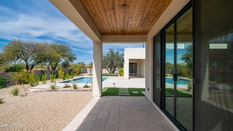 31388 Daylight Exterior Photos-20