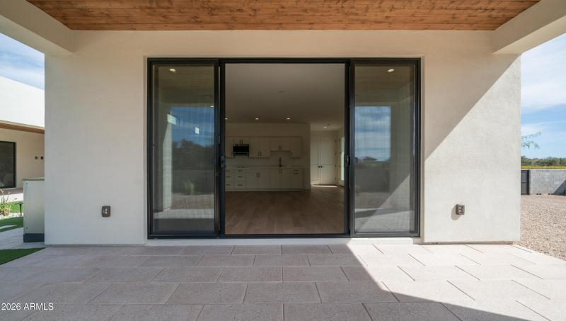 31388 Daylight Exterior Photos-22