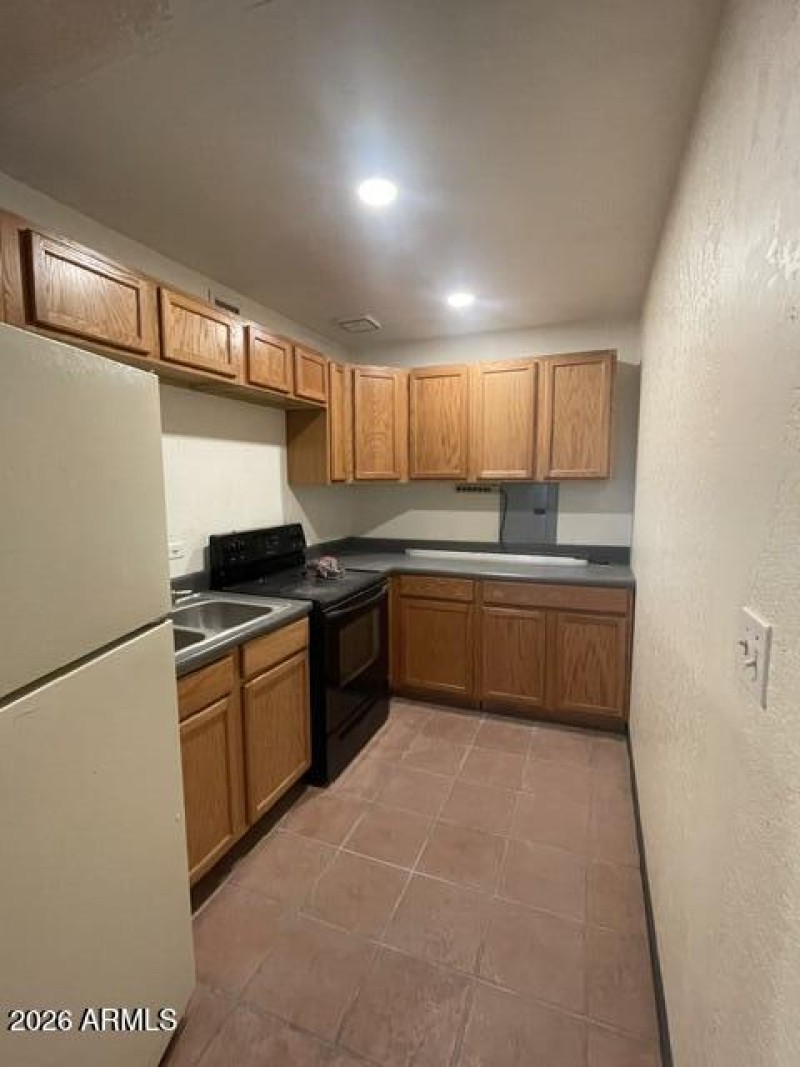 3180 E Leslie Canyon Rd. Kitchen 518e334