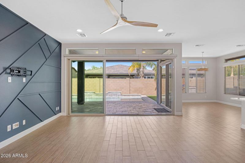 11-web-or-mls-2860-e-pinto-dr