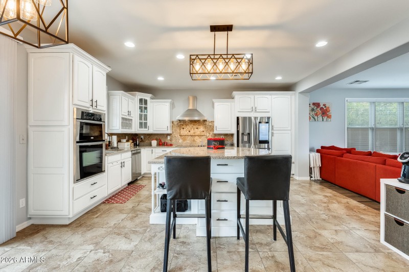 Large gormet kitchen