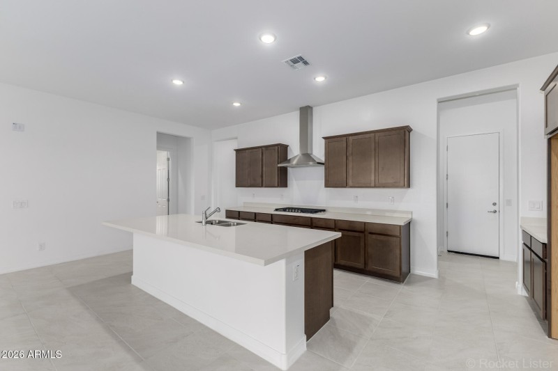 PHX_TV_Lot 2005_Currant_17408_Kitchen (3