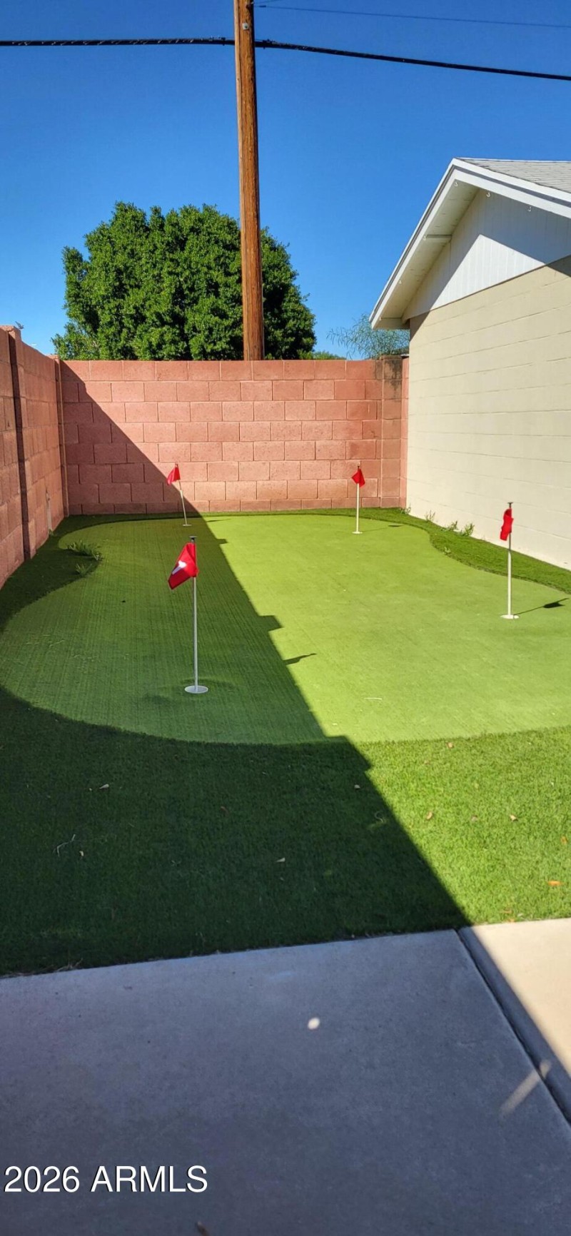 3930 Oak Putting Green