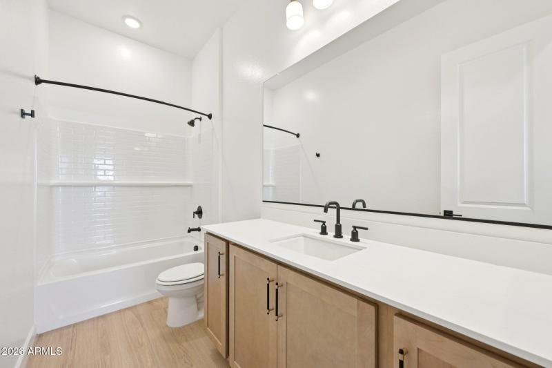 21-web-or-mls-E Twin Acres Dr-S1103-021