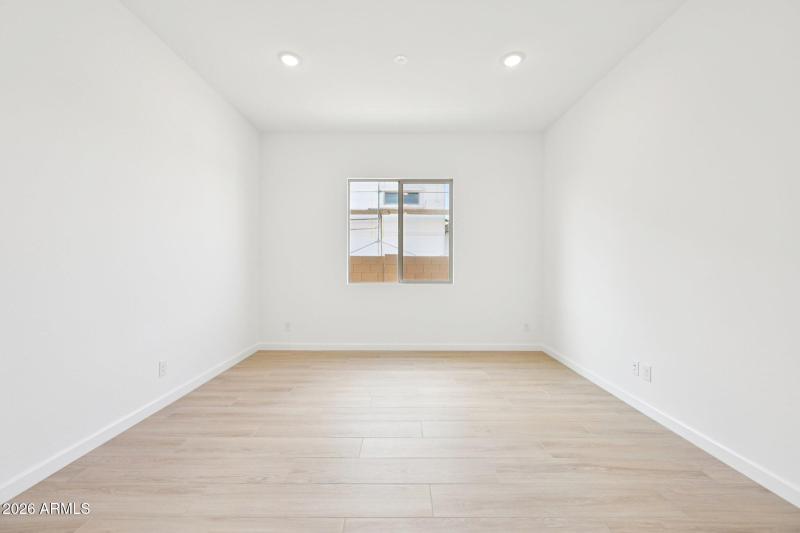 26-web-or-mls-E Twin Acres Dr-S1103-026