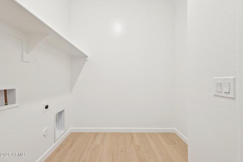 40-web-or-mls-E Twin Acres Dr-S1103-040