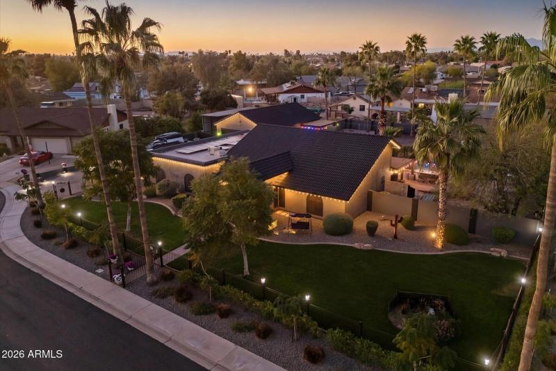 Aerial View w Expansive Yard