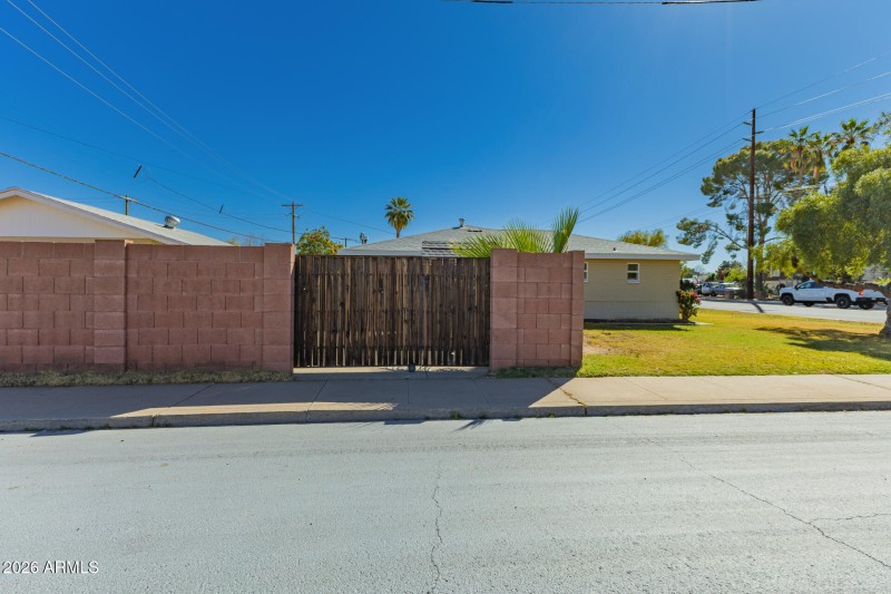 02 - Oak RV Gate 39th St