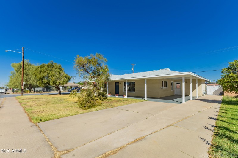 04 - Oak Front Driveway