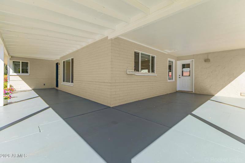 05 - Oak Under Carport Porch