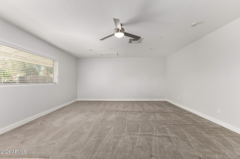 54 - Oak Detached Studio with AC