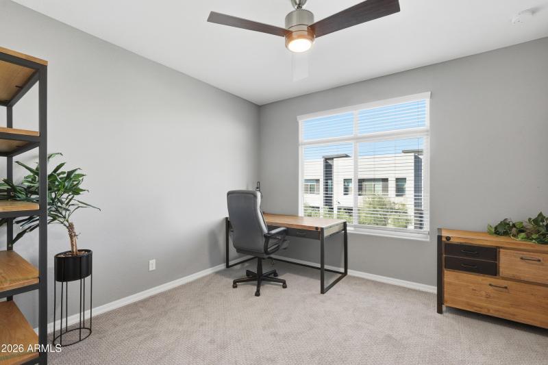 Previously furnished - Sleek yet cozy