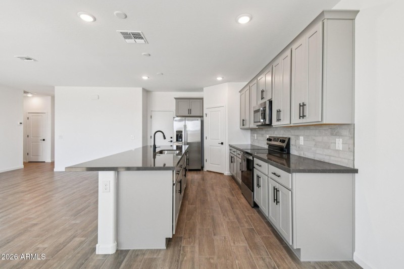 8-web-or-mls-W Tamarisk Ave-S1403-008