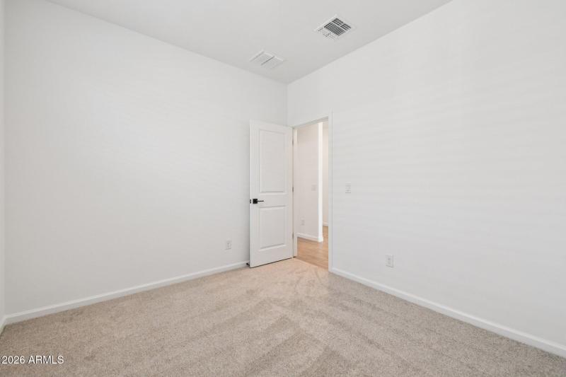 17-web-or-mls-W Tamarisk Ave-S1403-017