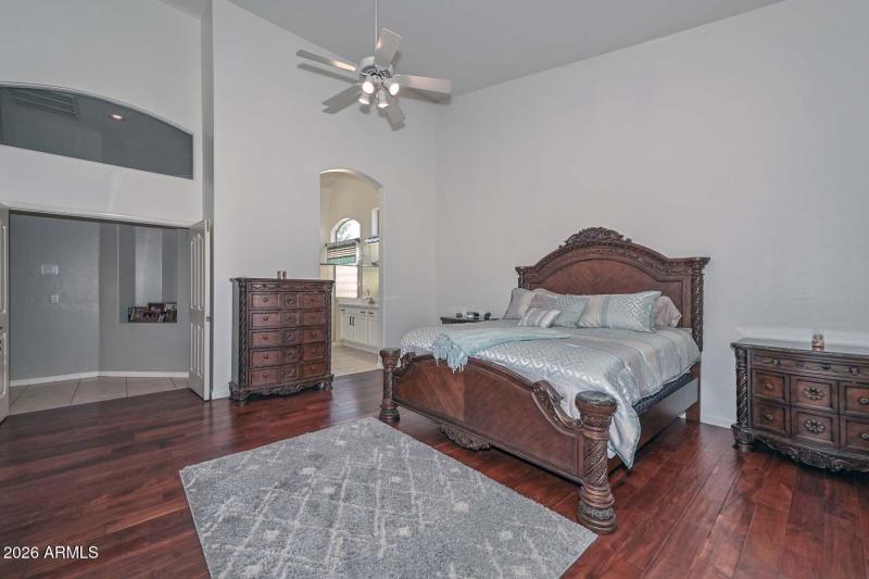 Primary Bedroom-Bath (1)