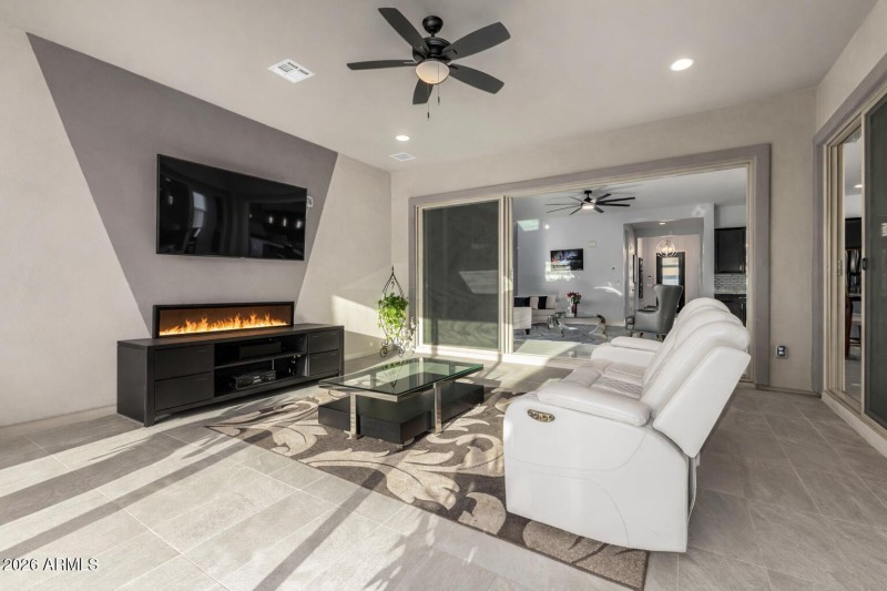 Entertainment Lounge