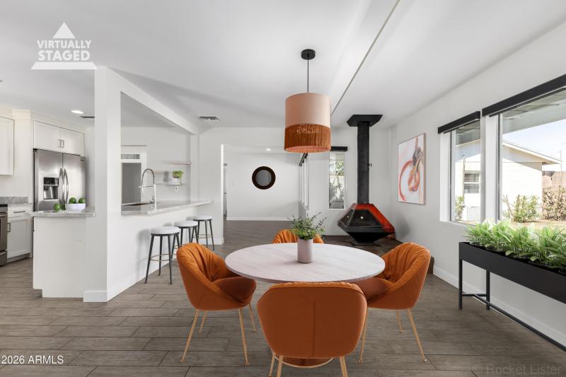 3930 Oak Kitchen Dining Options