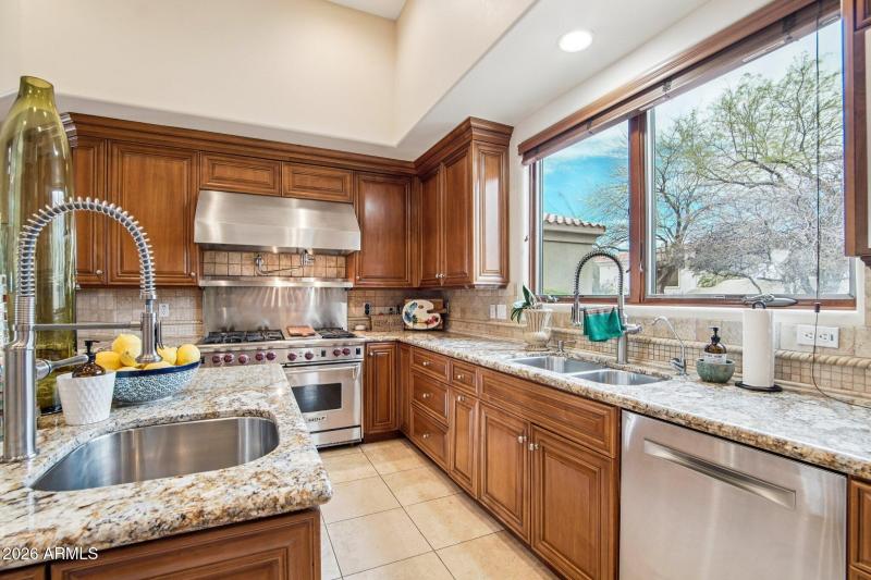 27-web-or-mls-E Canyon Ridge N Dr-S1603-