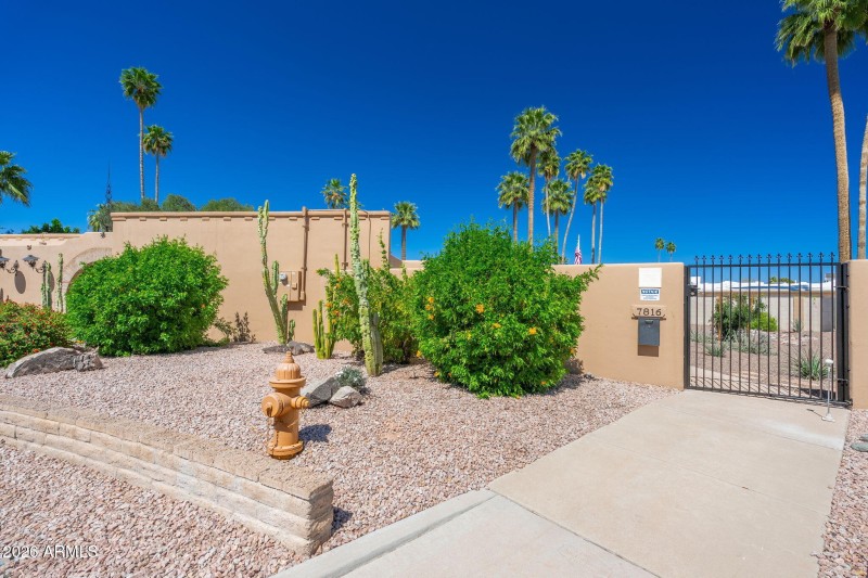 7816 E Highland Ave - 06