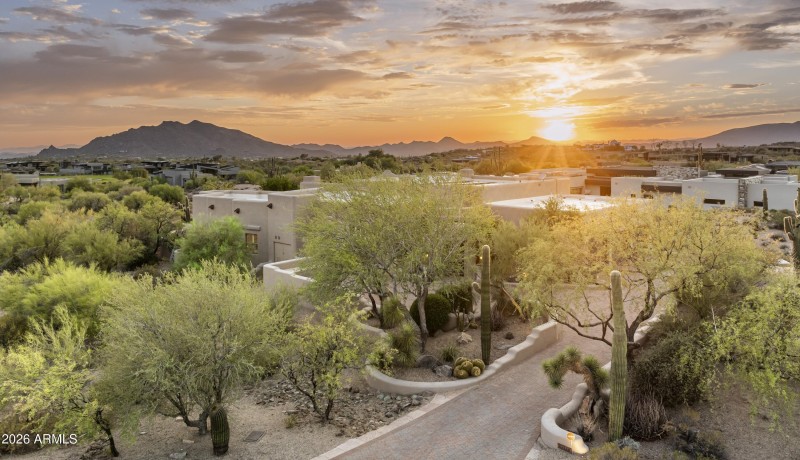 Cul-de-sac & Paver Driveway