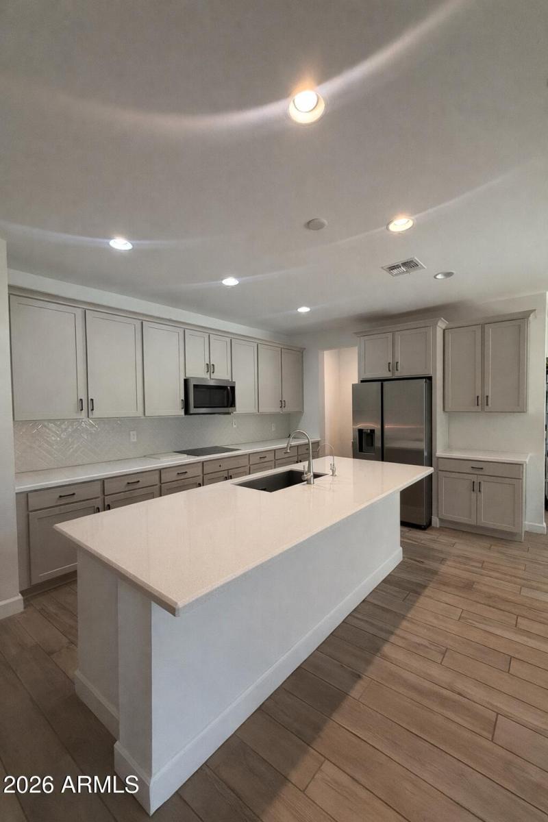 06B4D0B4-0902-452B-B76C-F06579BF2B2E