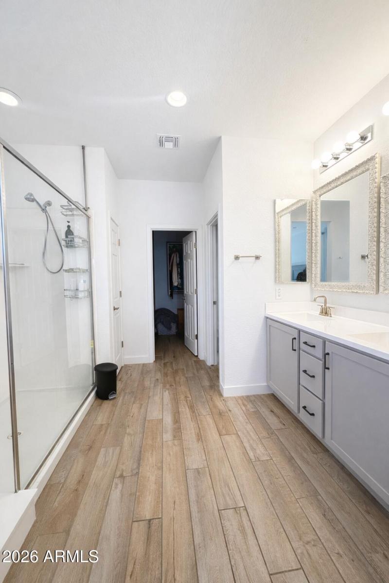 6F950ACB-6115-4B17-8357-DF709543585D