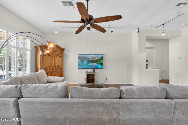 6-web-or-mls-008S Four Peaks Pl-