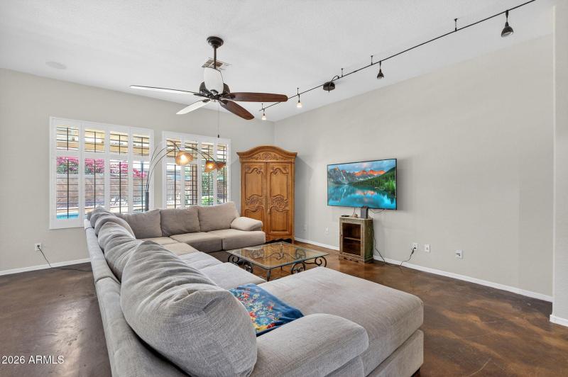 5-web-or-mls-007S Four Peaks Pl-