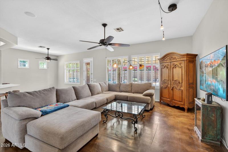 7-web-or-mls-010S Four Peaks Pl-