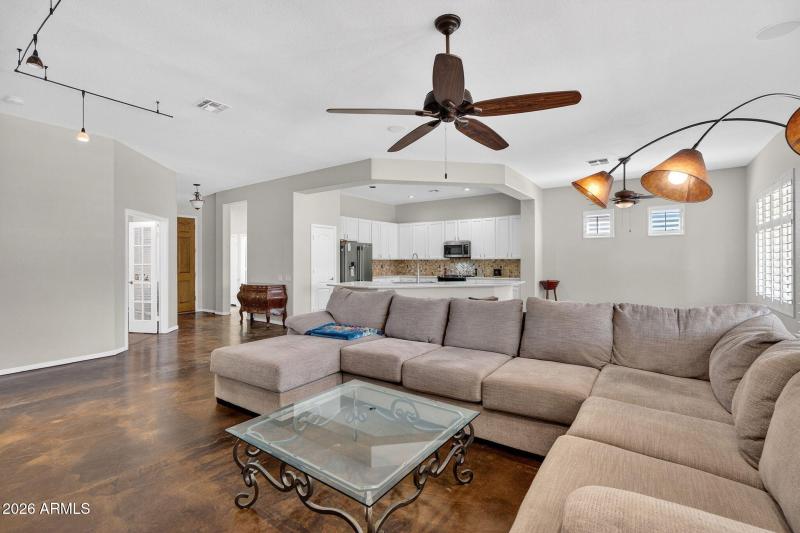 8-web-or-mls-011S Four Peaks Pl-