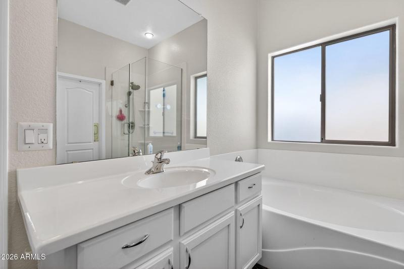 25-web-or-mls-031S Four Peaks Pl-