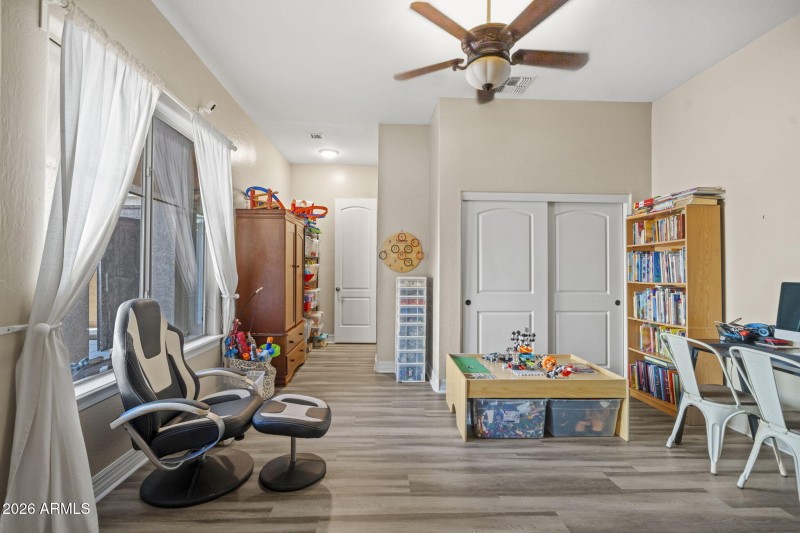 26-web-or-mls-CAP08721