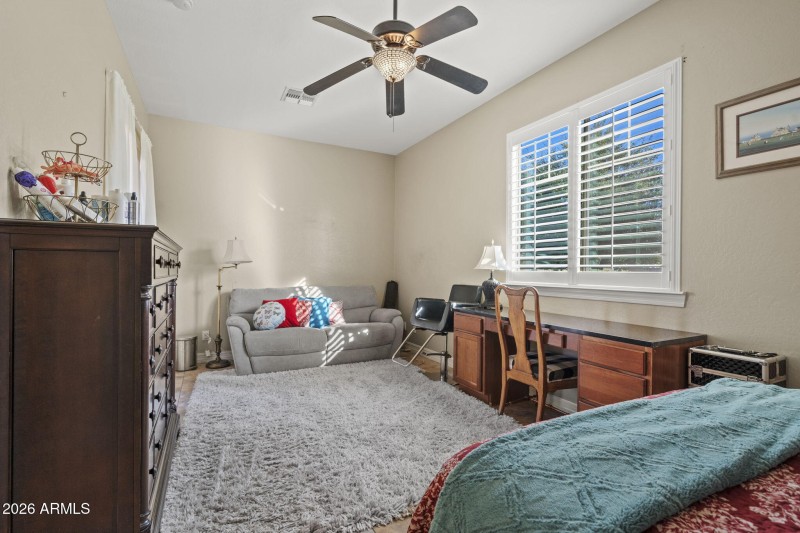 28-web-or-mls-CAP08739