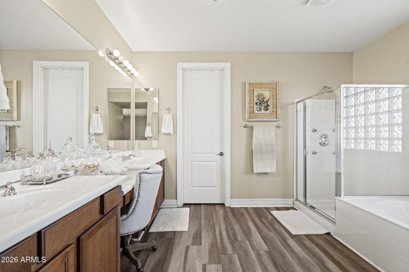 45-web-or-mls-CAP08760