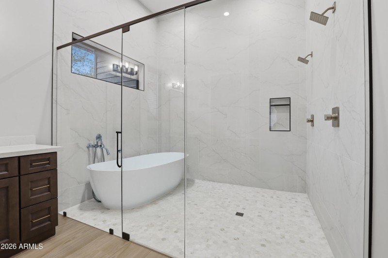 Virtual staging tub