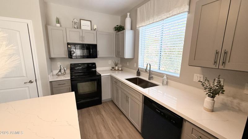 Brand new kitchen soft closing cabinets