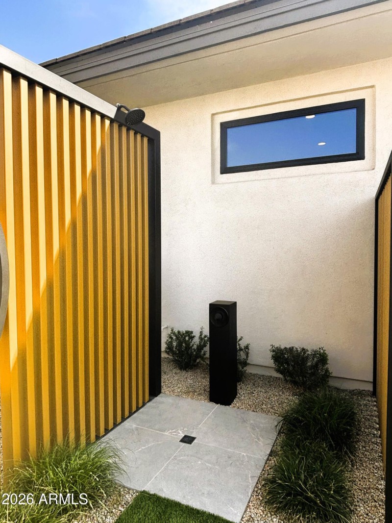 Merion outdoor shower