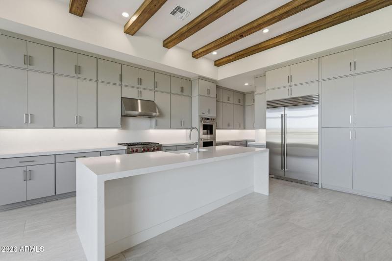 Kitchen W Ample Storage