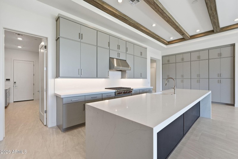 Kitchen W Ample Storage