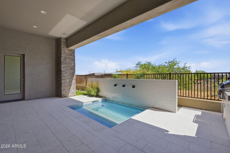 Covered Patio W Spool